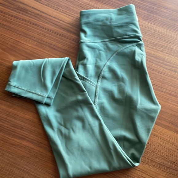 Lululemon Invigorate Pant 25” - Picture 1 of 1
